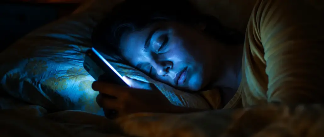 Skärmljus och melatonin: Så påverkar det blå ljuset din djupsömn